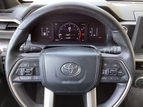 Used 2025 Toyota 4Runner SR5 image 27