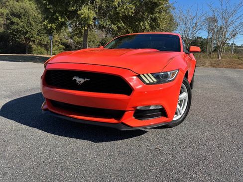 Used 2015 Ford Mustang V6 2dr Fastback image 29