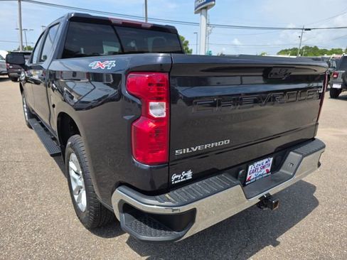 Used 2022 Chevrolet Silverado 1500 LT AWD/4WD image 6