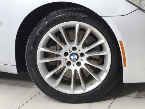 Used 2013 BMW 750i xDrive image 16
