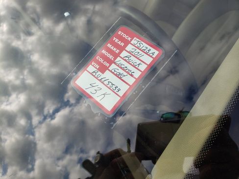 Used 2011 Buick Lucerne CXL image 10