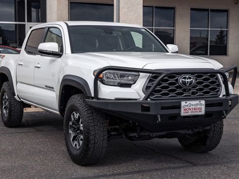 Used 2023 Toyota Tacoma TRD Off-Road w/ TRD Premium Off Road Package image 3