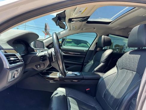 Used 2022 BMW 740i w/ Premium Package RWD image 12
