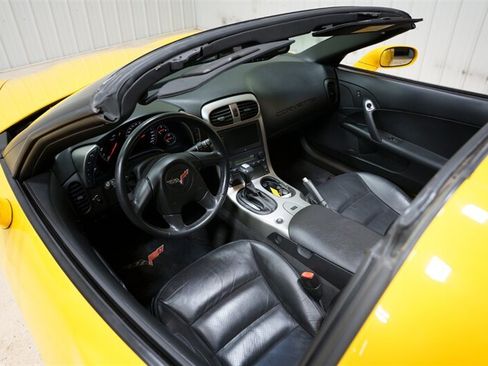 Used 2005 Chevrolet Corvette Coupe w/ Preferred Equipment Group RWD image 25