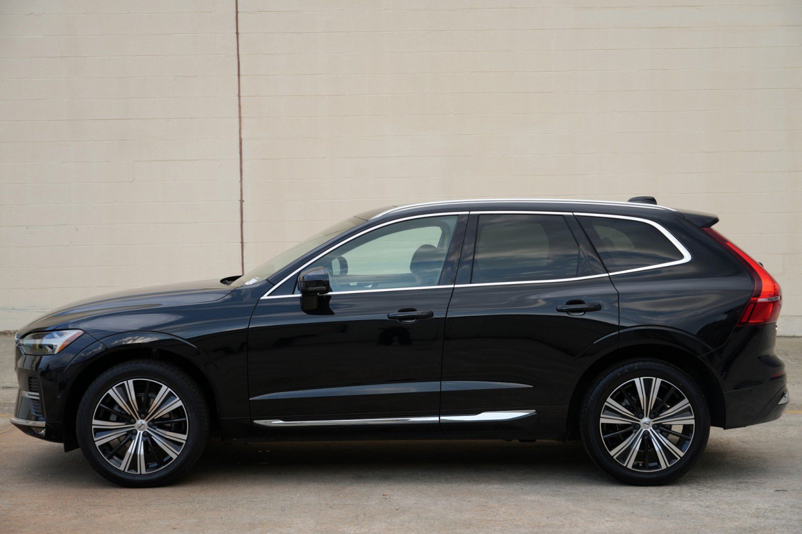 Used 2023 Volvo XC60 B5 Plus w/ Protection Package Premier FWD image 51