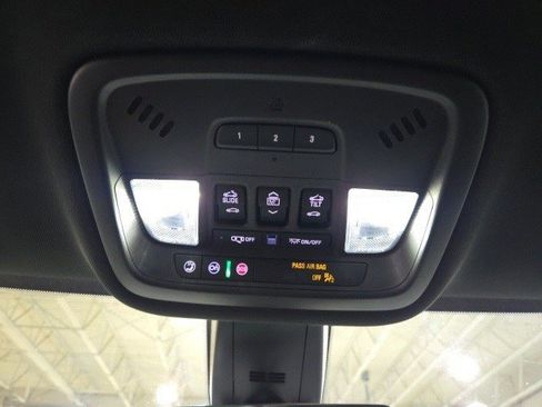 Used 2023 Chevrolet Traverse RS image 26