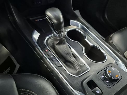 Used 2022 Chevrolet Traverse LT image 14