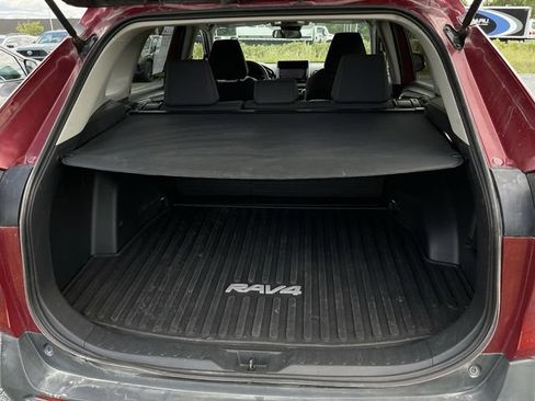 Used 2025 Toyota RAV4 LE AWD/4WD image 8