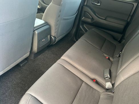 Used 2024 Nissan Frontier SV image 12