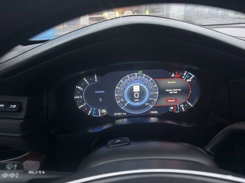 Used 2018 Cadillac Escalade Luxury image 10