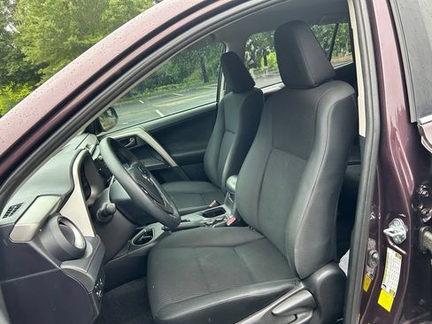 Used 2016 Toyota RAV4 LE FWD image 29