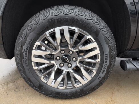 Certified 2025 Chevrolet Tahoe Z71 image 12