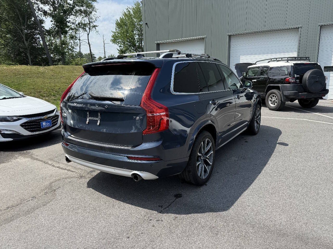 Used 2019 Volvo XC90 T5 Momentum w/ Multimedia Package AWD/4WD image 4