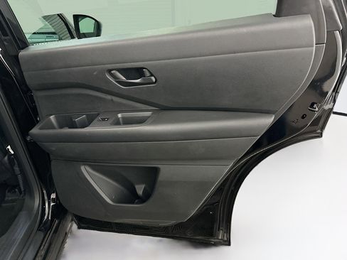 Used 2024 Nissan Pathfinder S image 31