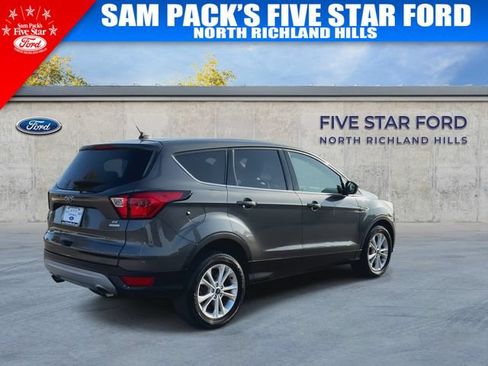 Used 2019 Ford Escape SE FWD image 9