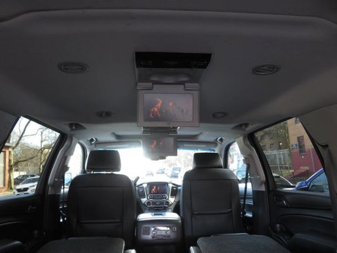 Used 2016 Chevrolet Suburban LT image 30