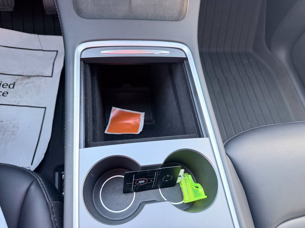 Used 2024 Tesla Model Y 2WD image 18