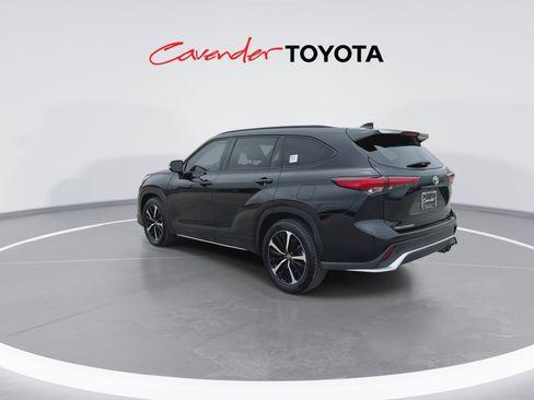Certified 2021 Toyota Highlander XSE FWD image 6