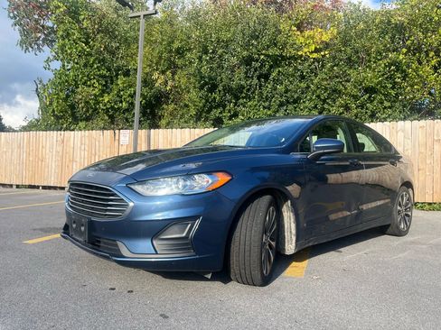 Used 2019 Ford Fusion SE image 3