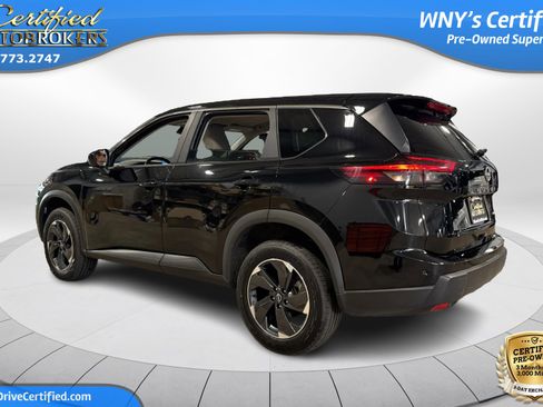 Used 2025 Nissan Rogue SV image 8