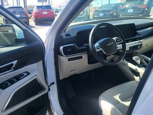 Used 2025 Kia Telluride S image 4