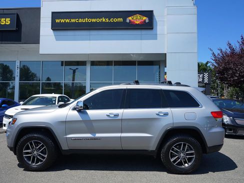 Used 2017 Jeep Grand Cherokee Limited w/ Luxury Group II AWD/4WD image 2