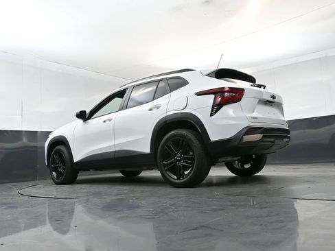 Used 2025 Chevrolet Trax ACTIV FWD image 21