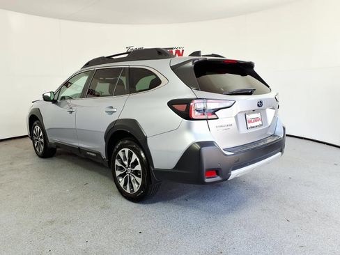 Used 2025 Subaru Outback Limited AWD/4WD image 5
