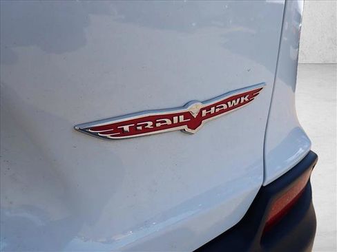 Used 2019 Jeep Cherokee Trailhawk w/ Cold Weather Group AWD/4WD image 3