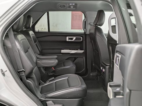 Used 2021 Ford Explorer XLT w/ Equipment Group 202A image 22