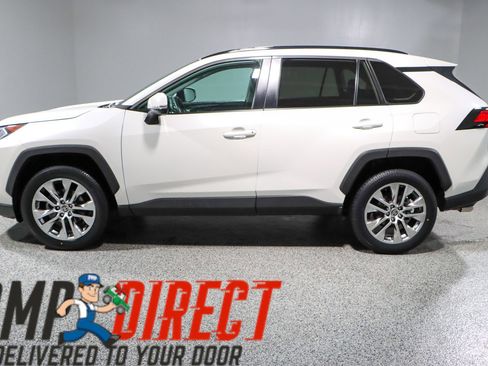 Used 2021 Toyota RAV4 XLE Premium image 10