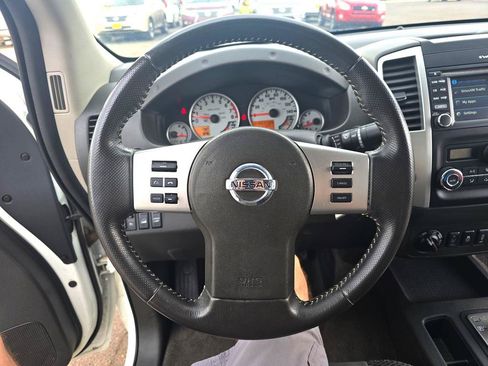 Used 2018 Nissan Frontier PRO-4X AWD/4WD image 19