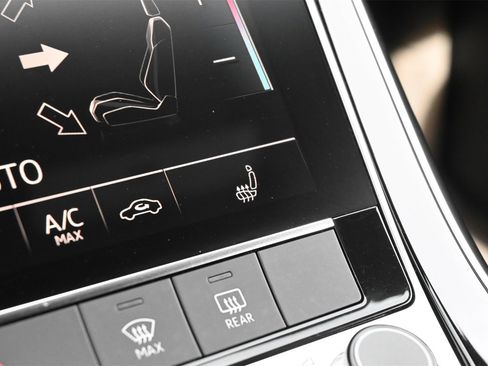 Used 2019 Audi Q8 Premium image 12