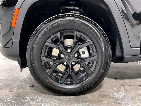 New 2025 Jeep Grand Cherokee Laredo image 39