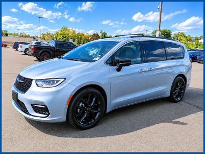 Used 2026 Chrysler Pacifica Limited w/ S Appearance Package