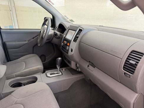 Used 2020 Nissan Frontier SV w/ Midnight Edition Floor Mats image 13