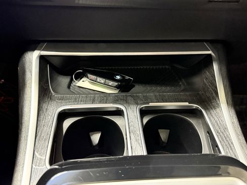 Used 2024 BMW i7 xDrive60 image 27