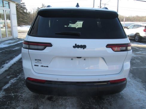 Used 2021 Jeep Grand Cherokee L Laredo image 4