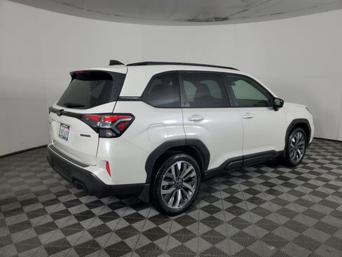 Used 2025 Subaru Forester Touring w/ Popular Package - Touring image 4