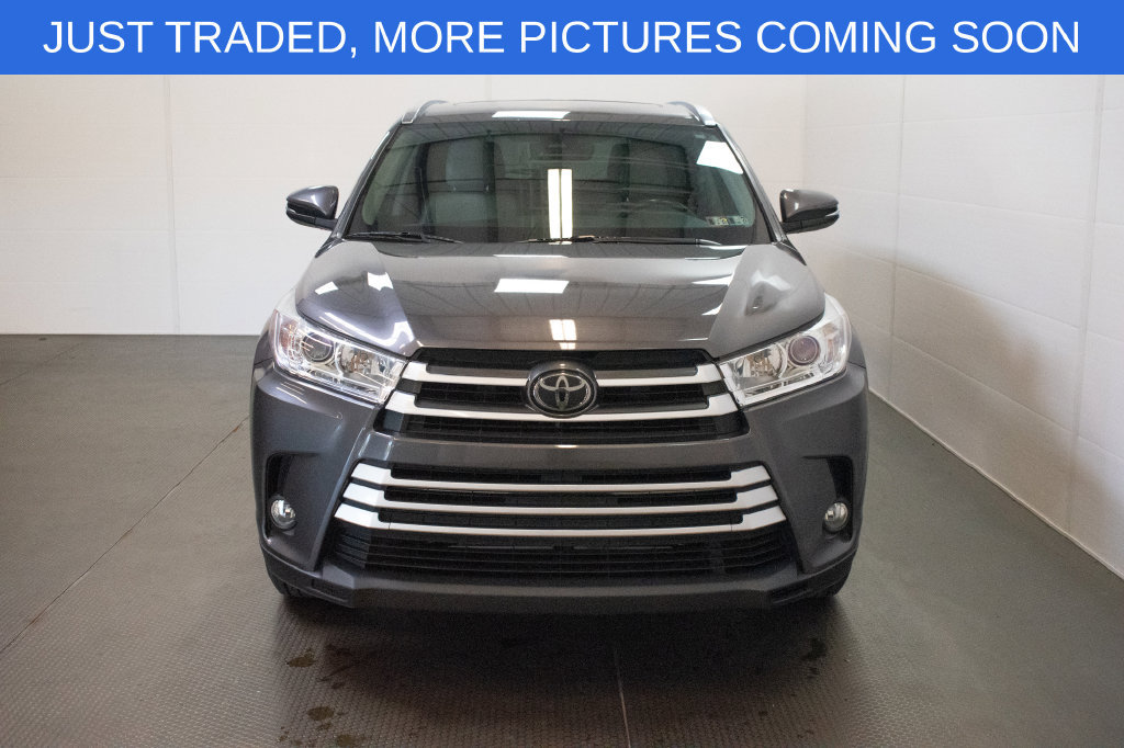 Used 2017 Toyota Highlander XLE AWD/4WD image 2