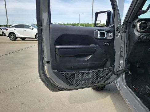 Used 2020 Jeep Wrangler Sport AWD/4WD image 9