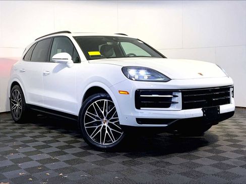 Certified 2025 Porsche Cayenne image 9