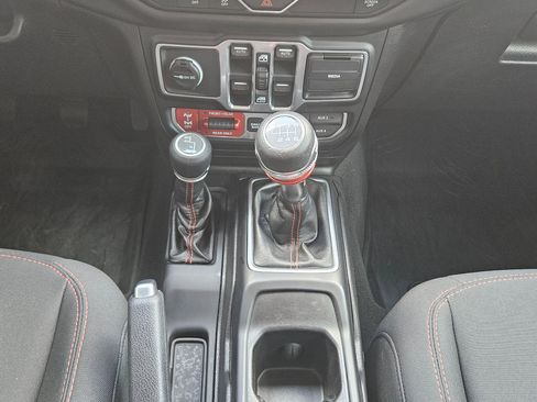 Used 2018 Jeep Wrangler Unlimited Rubicon image 13