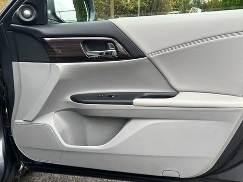 Certified 2017 Honda Accord EX-L image 26