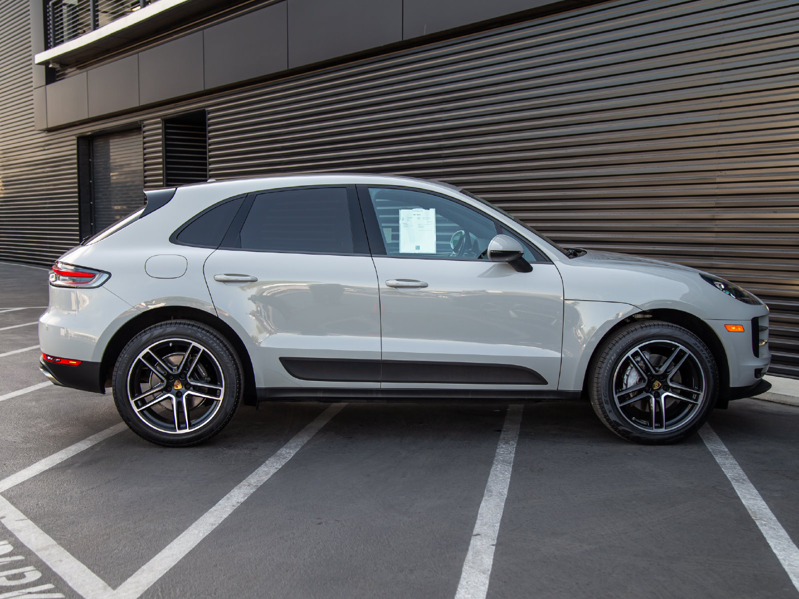 Used 2021 Porsche Macan AWD/4WD image 8