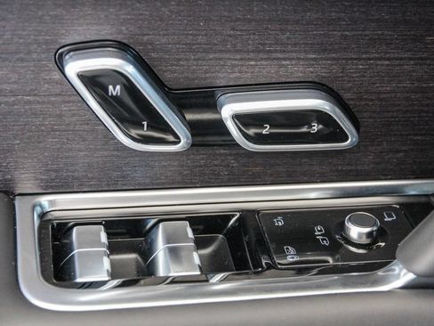 Used 2025 Land Rover Range Rover SE AWD/4WD image 23