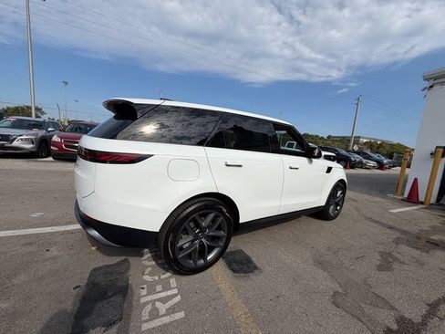 Used 2024 Land Rover Range Rover Sport SE AWD/4WD image 11
