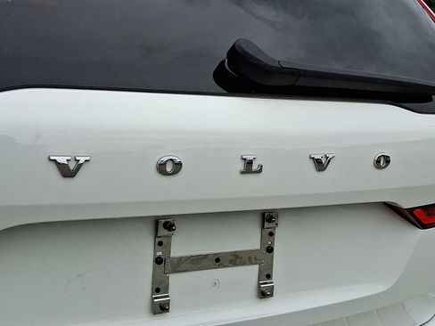 Used 2022 Volvo XC60 B5 Momentum image 33