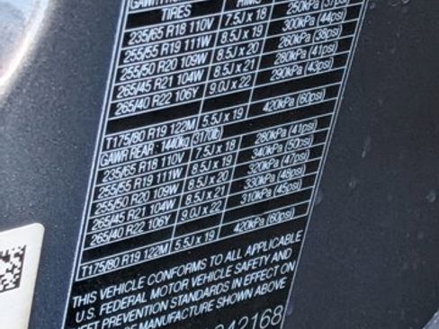 Used 2022 Land Rover Range Rover Velar R-Dynamic S image 22