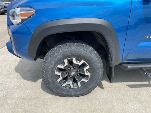 Used 2017 Toyota Tacoma TRD Off-Road w/ Tow Package AWD/4WD image 8